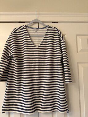 L.L. Bean Signature V-Neck Top size L